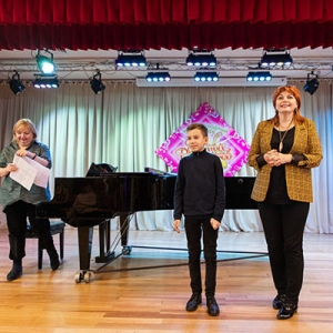 Участники Международного конкурса юных вокалистов на приз Ольги Сосновской учились у жюри и дарили свое искусство жителям и гостям Северной столицы
