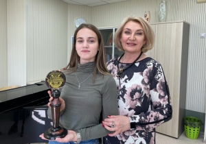 Вручение Гран-при конкурса Екатерине Бегунович